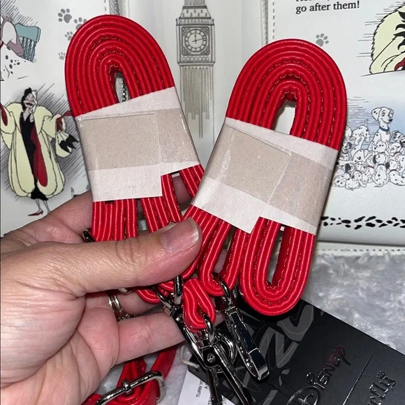 Loungefly NWT! Disney 101 Dalmatians Classic Book Convertible Crossbody/Backpack - Picture 15 of 17